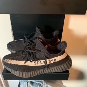 Yeezy Boost 350 v2 Oreo